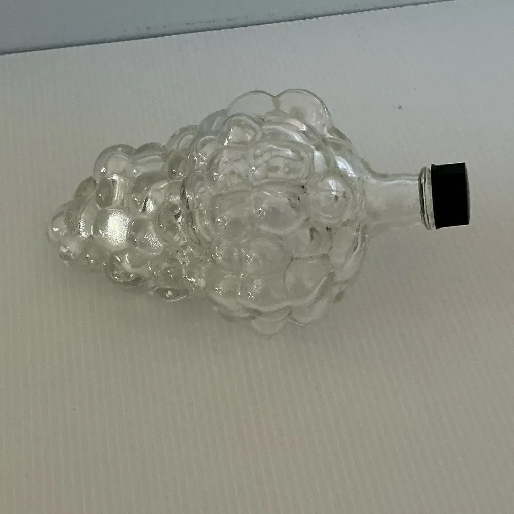 Clear Glass Bottle Grape Bunch Shaped Wine Decanter 6.5